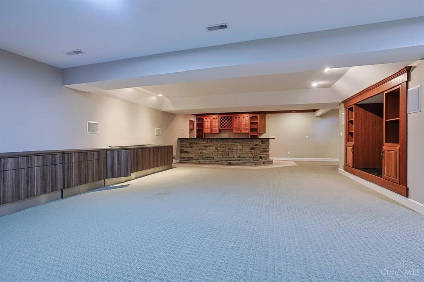 Custom built brick &amp; stone ranch on cul-de-sac in one of Mason's - photo 47