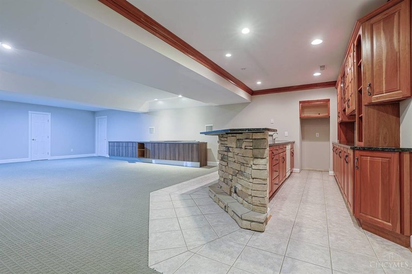 Custom built brick &amp; stone ranch on cul-de-sac in one of Mason's - photo 48