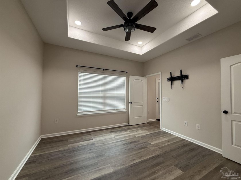 Beautiful like-new construction...move right in or make an ..9ft - photo 11