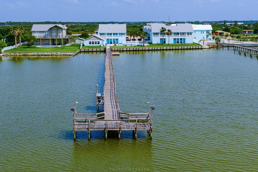 Enjoy the best of waterfront living at Gables of Copano Vista! - photo 3