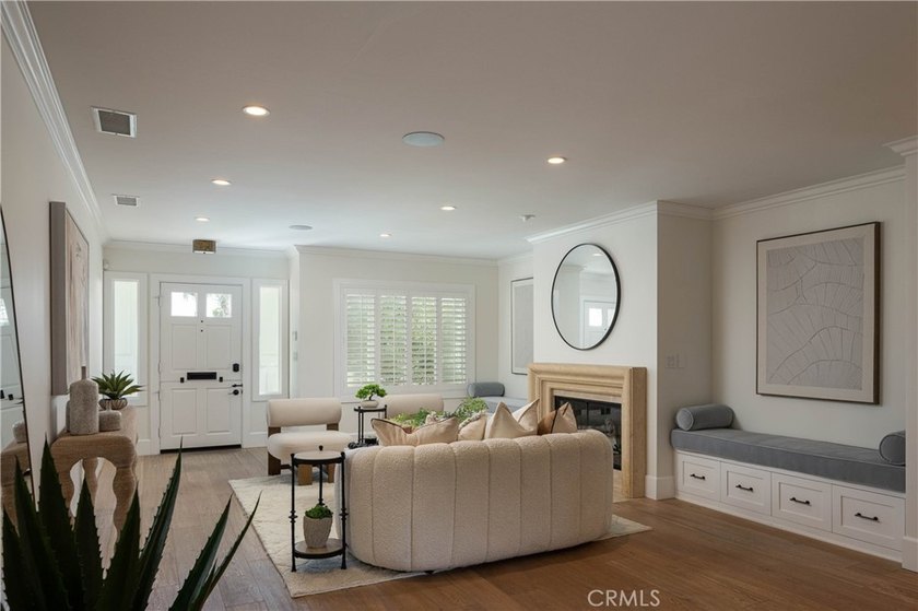 Welcome home to this charming Corona Highlands beach house - photo 8