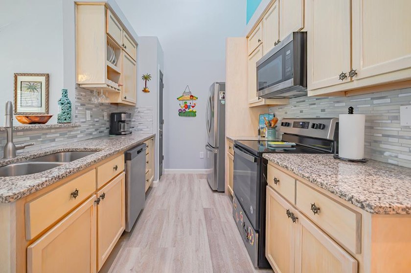 Enjoy the best of waterfront living at Gables of Copano Vista! - photo 8