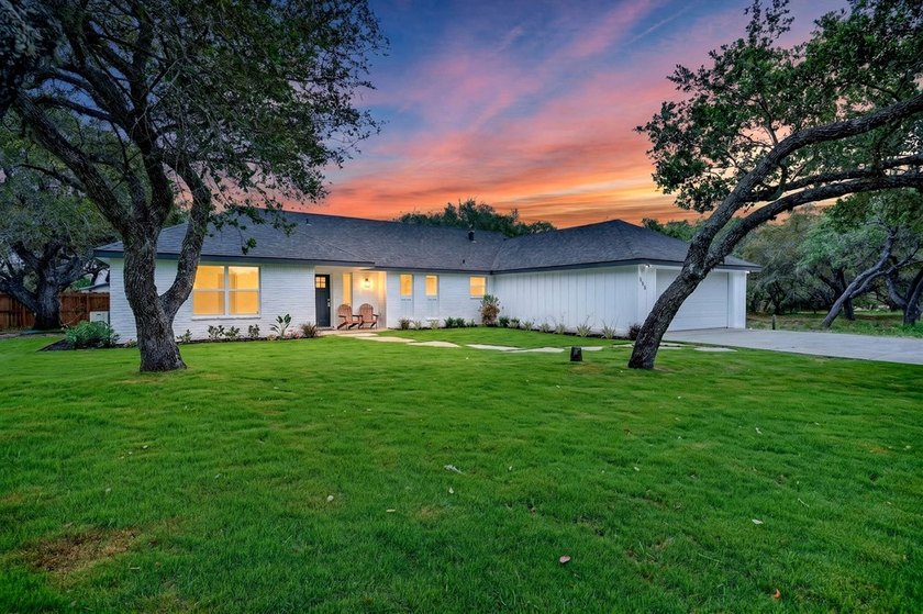 Beautiful remodel from the studs in! Farmhouse styling with 3 - photo 3