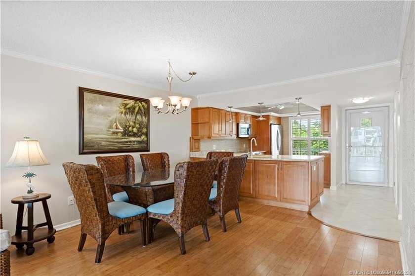 Florida living at its best! Beautifully maintained 2 bedroom, 2 - photo 7