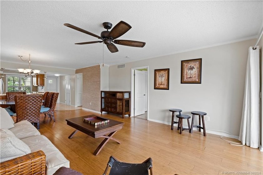 Florida living at its best! Beautifully maintained 2 bedroom, 2 - photo 8