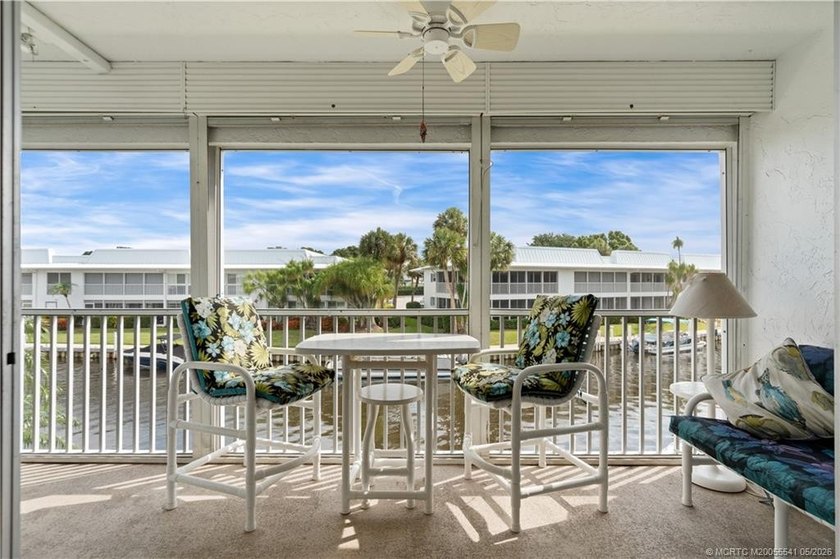 Florida living at its best! Beautifully maintained 2 bedroom, 2 - photo 10