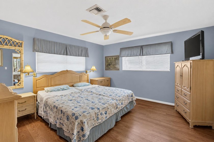 Great opportunity to own a pool home in the highly desirable - photo 3