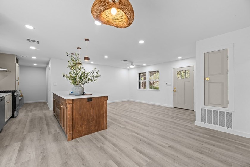Coastal living, rebuilt with intentional design and quality - photo 8