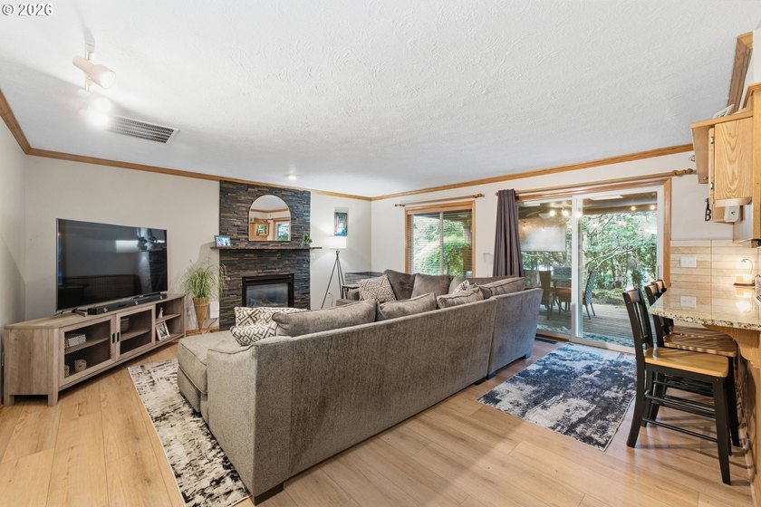 Welcome to this beautifully maintained, two-story traditional - photo 15