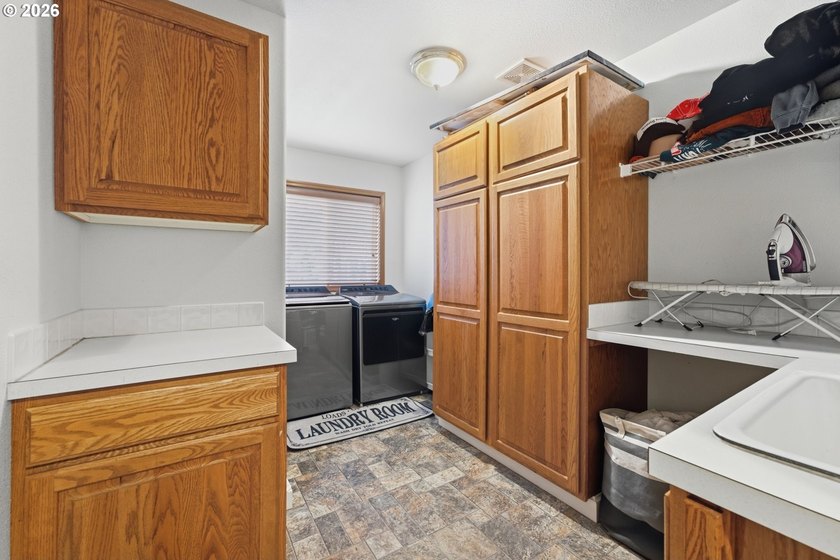 Welcome to this beautifully maintained, two-story traditional - photo 17