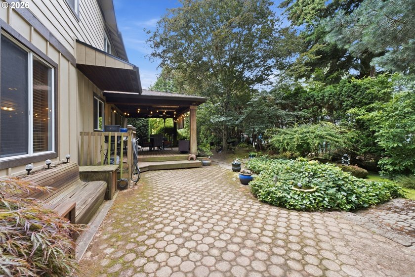 Welcome to this beautifully maintained, two-story traditional - photo 33