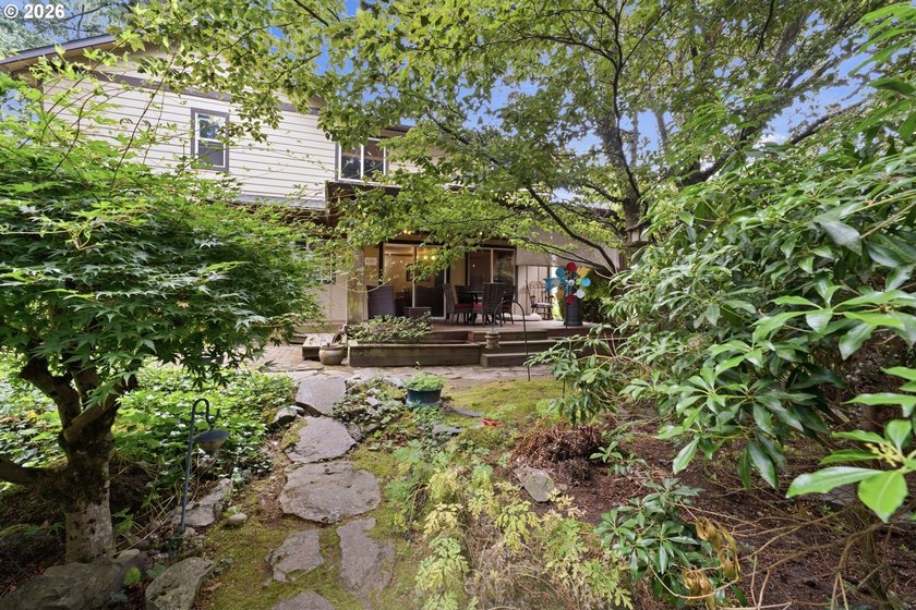 Welcome to this beautifully maintained, two-story traditional - photo 35