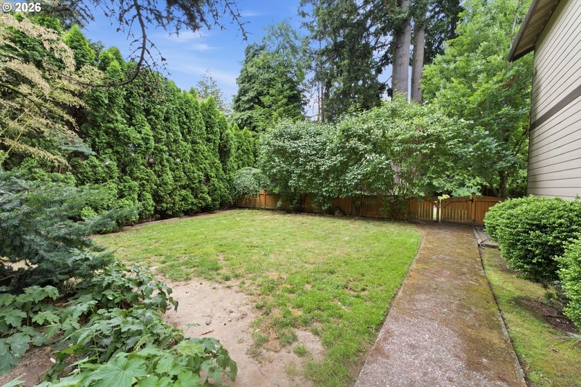 Welcome to this beautifully maintained, two-story traditional - photo 36