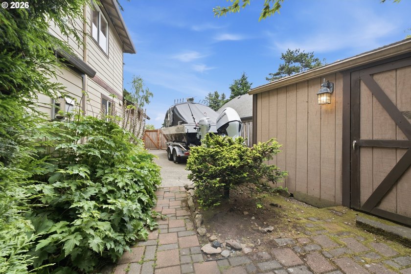 Welcome to this beautifully maintained, two-story traditional - photo 37