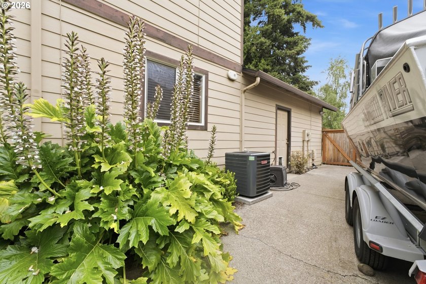 Welcome to this beautifully maintained, two-story traditional - photo 38