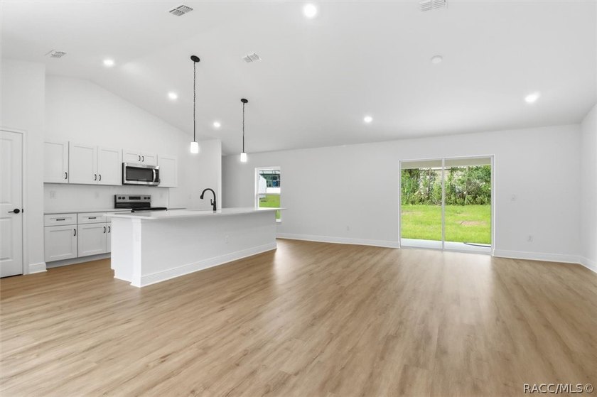 MOVE-IN READY | NEW CONSTRUCTION | OPEN FLOOR PLAN This - photo 3
