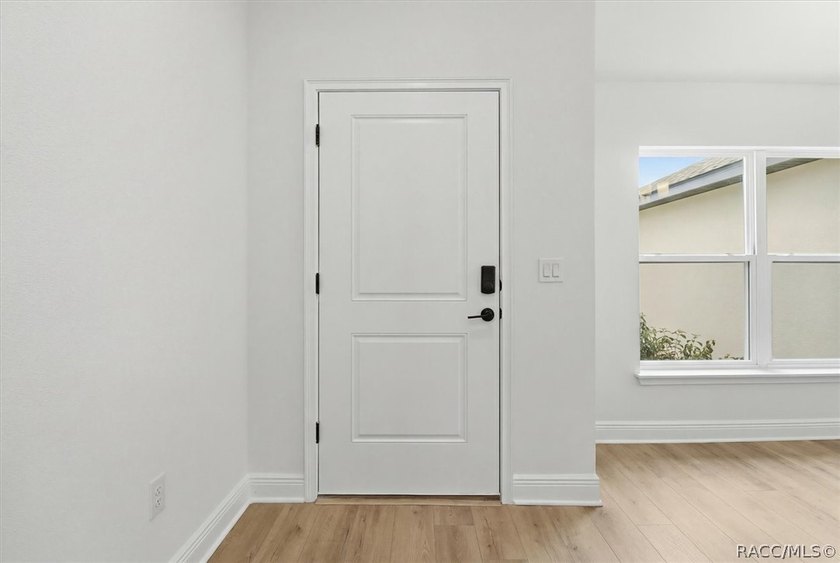 MOVE-IN READY | NEW CONSTRUCTION | OPEN FLOOR PLAN This - photo 6