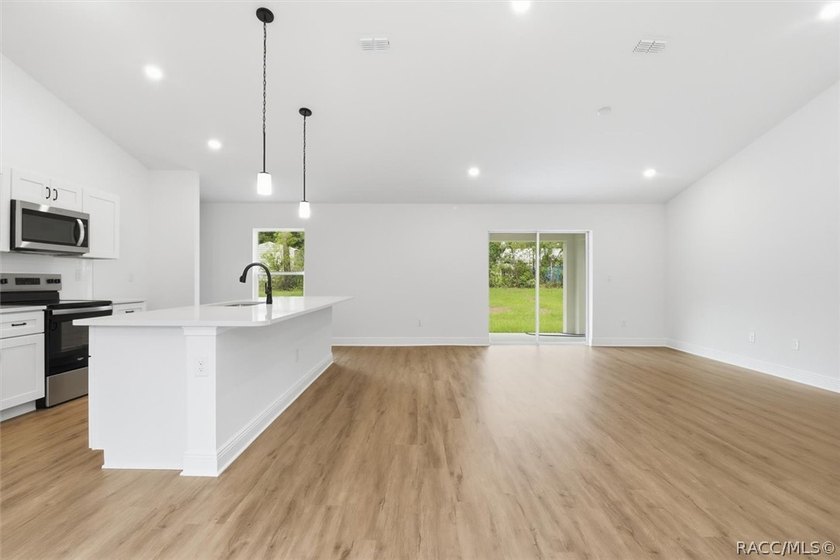 MOVE-IN READY | NEW CONSTRUCTION | OPEN FLOOR PLAN This - photo 8