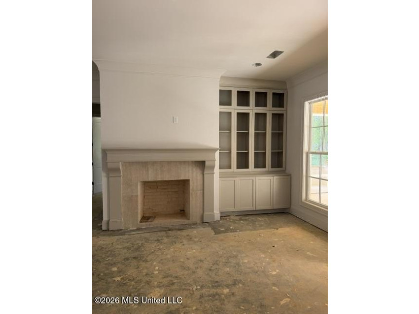 Welcome to this exceptional 5-bedroom, 4.5-bath home nestled in - photo 5
