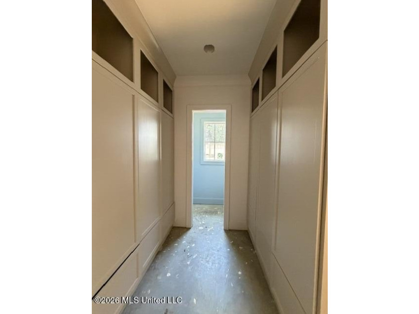Welcome to this exceptional 5-bedroom, 4.5-bath home nestled in - photo 10