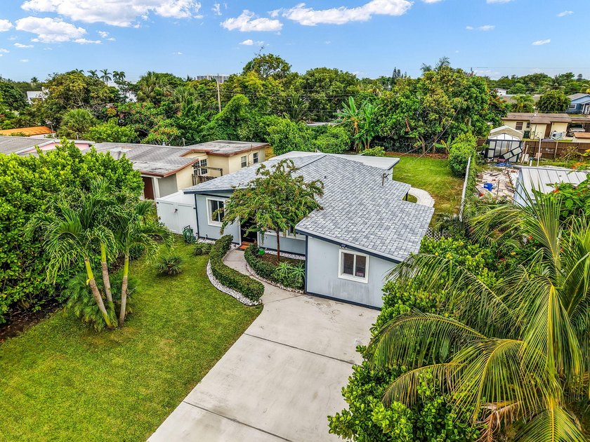 Beautifully Updated East Boca Home - No HOA! Welcome to this - photo 3
