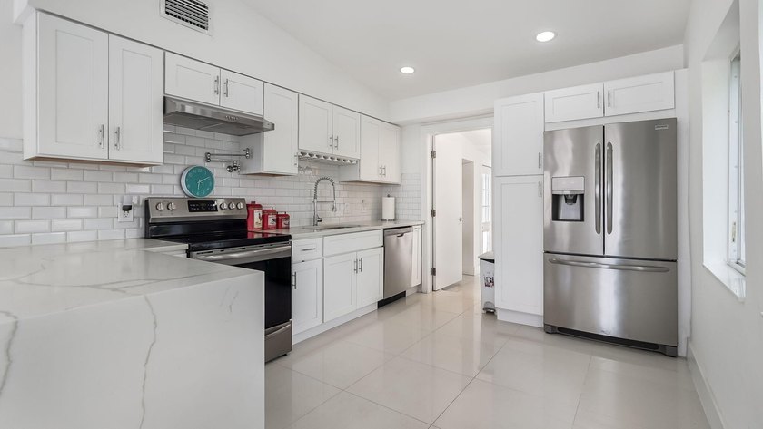 Beautifully Updated East Boca Home - No HOA! Welcome to this - photo 5