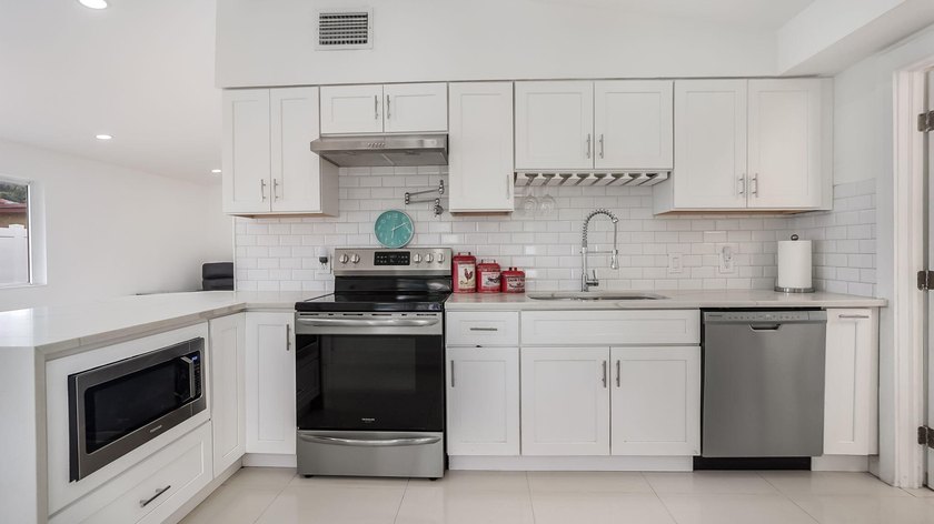 Beautifully Updated East Boca Home - No HOA! Welcome to this - photo 6