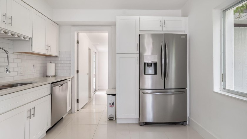 Beautifully Updated East Boca Home - No HOA! Welcome to this - photo 8