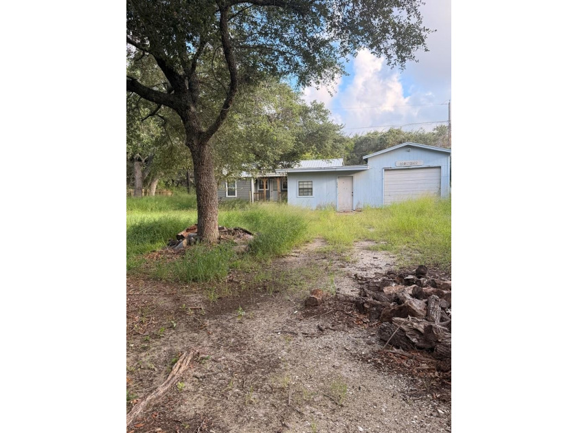 Discover the possibilities at 136 Palm! Situated on two spacious - photo 5