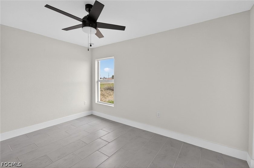 New construction waterfront home in NE Cape Coral! This 4 - photo 22