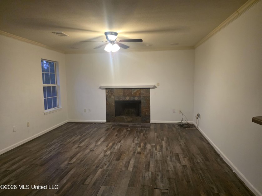 Lots of room in this spacious 4 bedroom 2 bath home at the end - photo 6