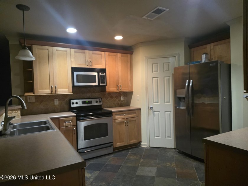 Lots of room in this spacious 4 bedroom 2 bath home at the end - photo 7