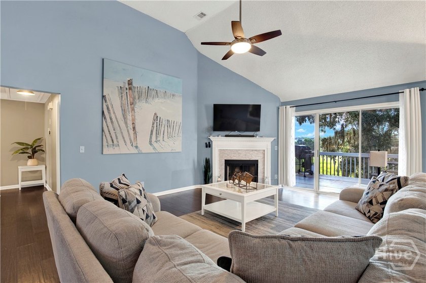 Experience the perfect combination of coastal beauty, space, and - photo 10