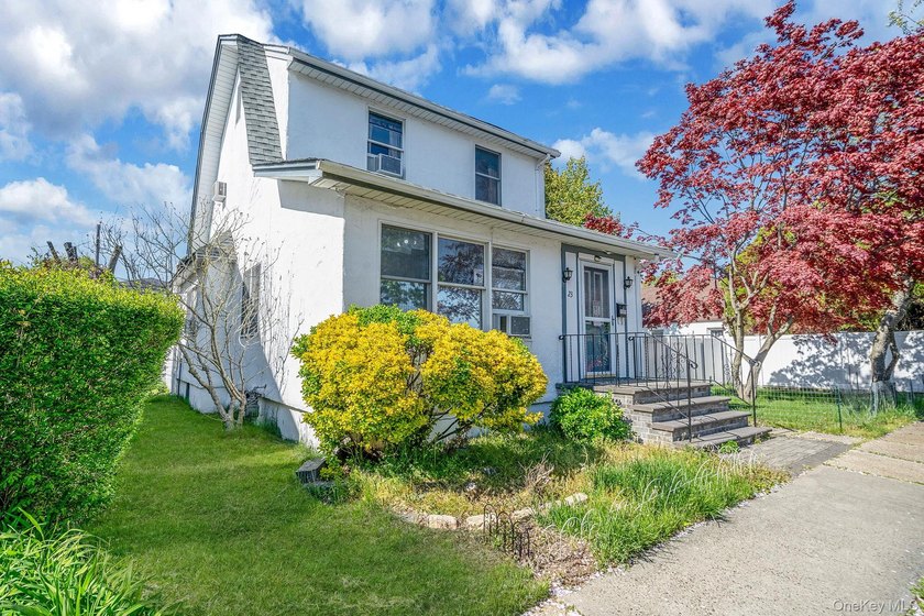 Welcome Home To This Charming Lindenhurst Colonial Nestled In - photo 20