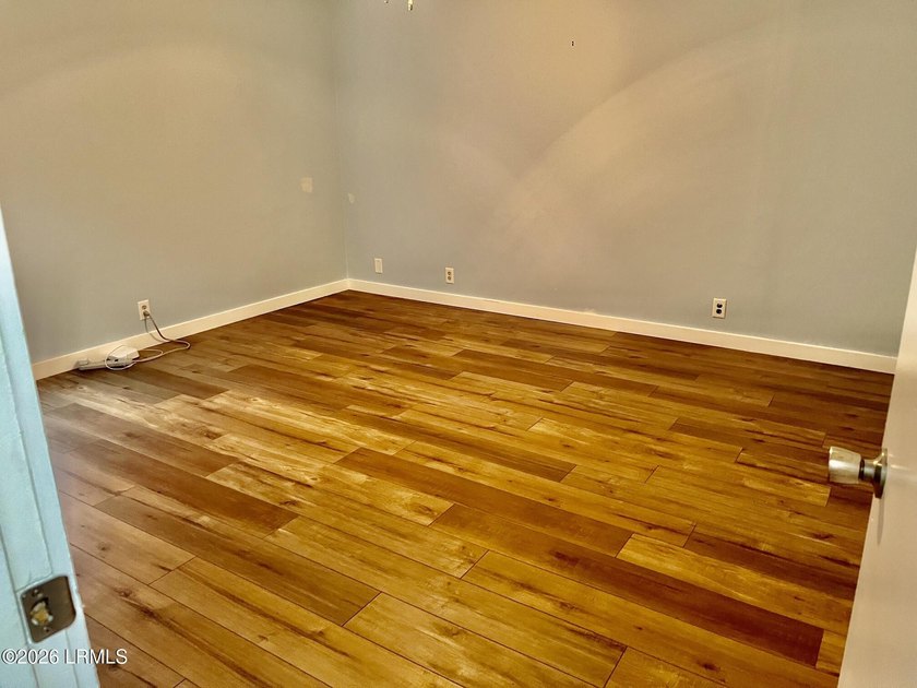 HERE'S YOUR ''MOVE IN READY'' HOME. JUST ABOUT EVERYTHING IS NEW - photo 22