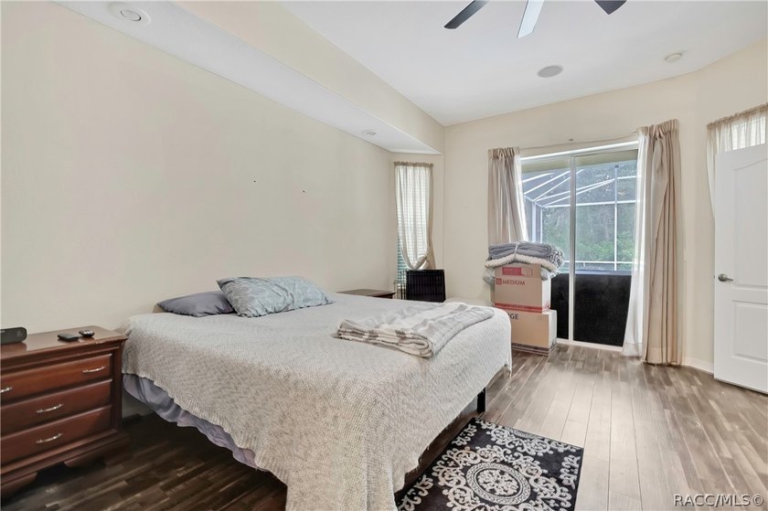Nestled on a quiet cul-de-sac in the highly sought-after - photo 10