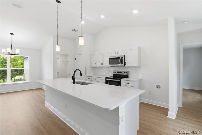 MOVE-IN READY | NEW CONSTRUCTION | OPEN FLOOR PLAN This - photo 11