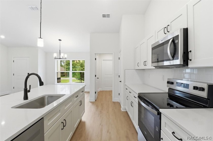 MOVE-IN READY | NEW CONSTRUCTION | OPEN FLOOR PLAN This - photo 13