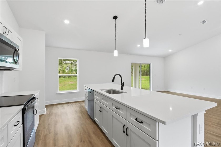 MOVE-IN READY | NEW CONSTRUCTION | OPEN FLOOR PLAN This - photo 15