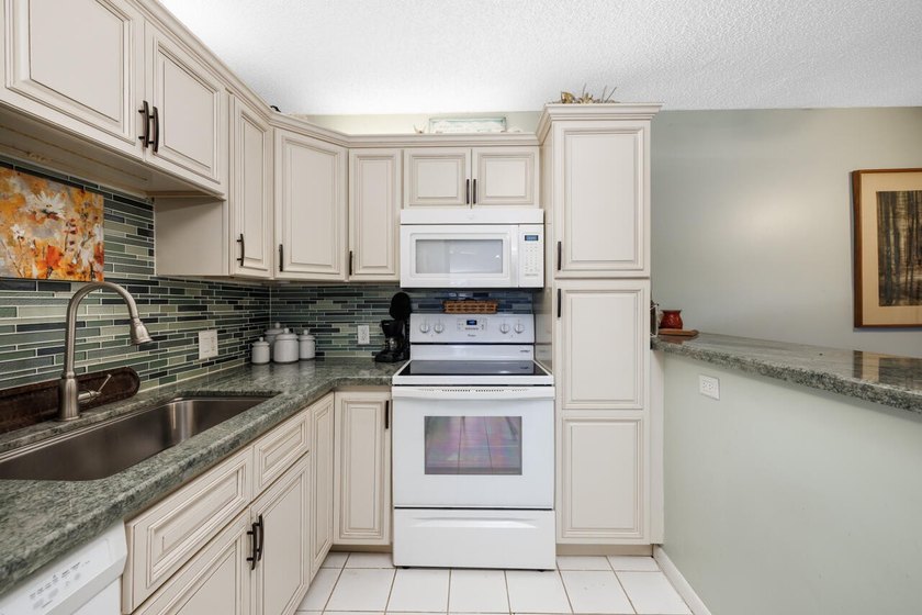 Tired of Renting? Check out this Beautifully redone townhouse - photo 15