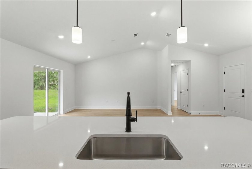 MOVE-IN READY | NEW CONSTRUCTION | OPEN FLOOR PLAN This - photo 17