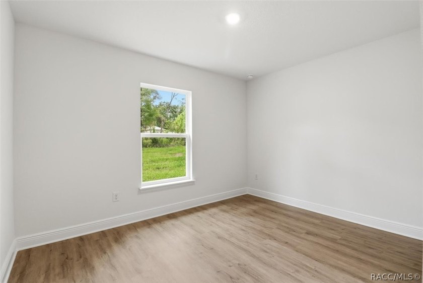 MOVE-IN READY | NEW CONSTRUCTION | OPEN FLOOR PLAN This - photo 18
