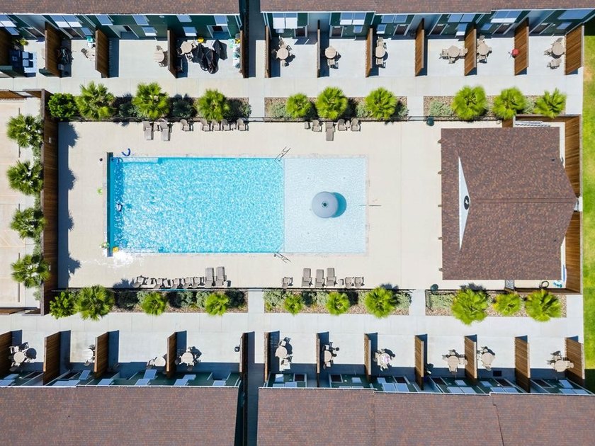 Welcome to LITTLE BAY LANDING, a beautifully renovated 24-unit - photo 3