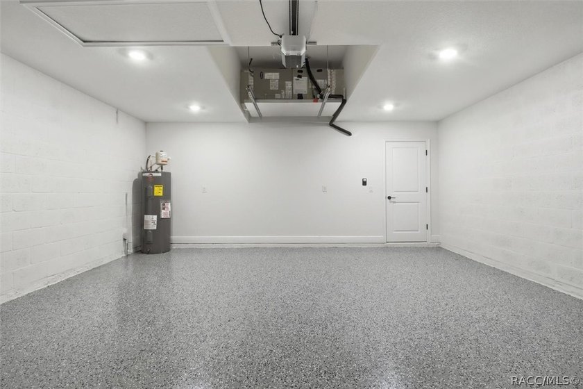 MOVE-IN READY | NEW CONSTRUCTION | OPEN FLOOR PLAN This - photo 30