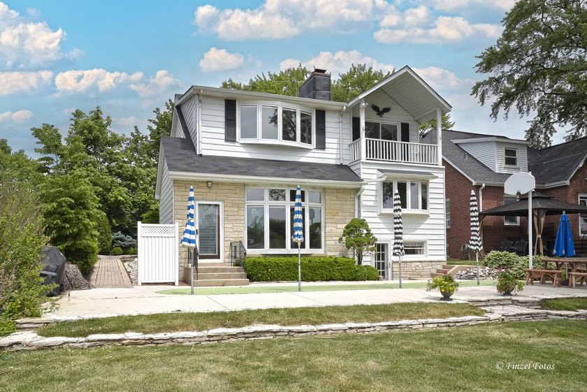 An exciting waterfront lifestyle awaits! A lively destination - photo 2