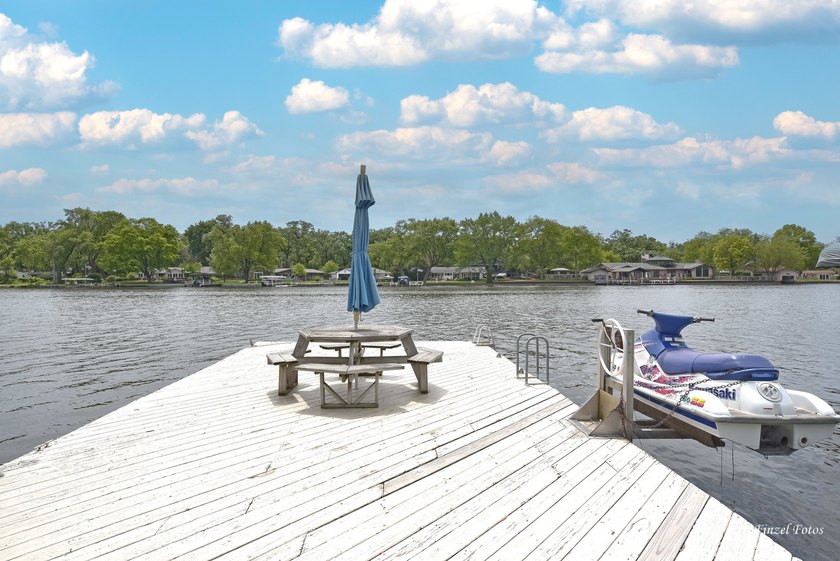 An exciting waterfront lifestyle awaits! A lively destination - photo 4