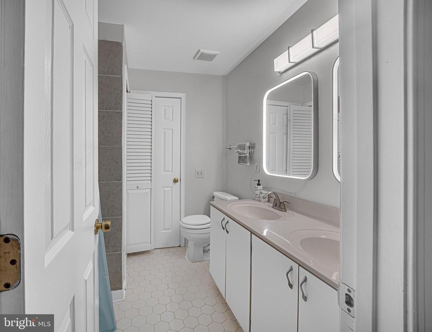 Rarely available 2-bedroom, 1-bath, one-level condo in the - photo 12