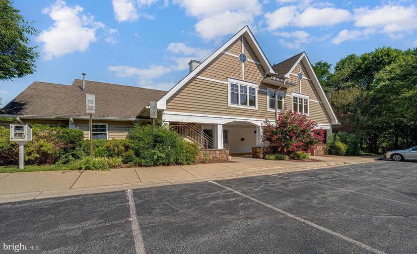 Rarely available 2-bedroom, 1-bath, one-level condo in the - photo 16