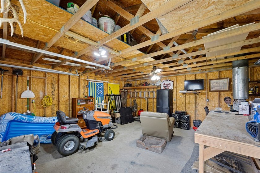 Move right into this beautifully updated 3-bedroom, 1.5-bath - photo 7