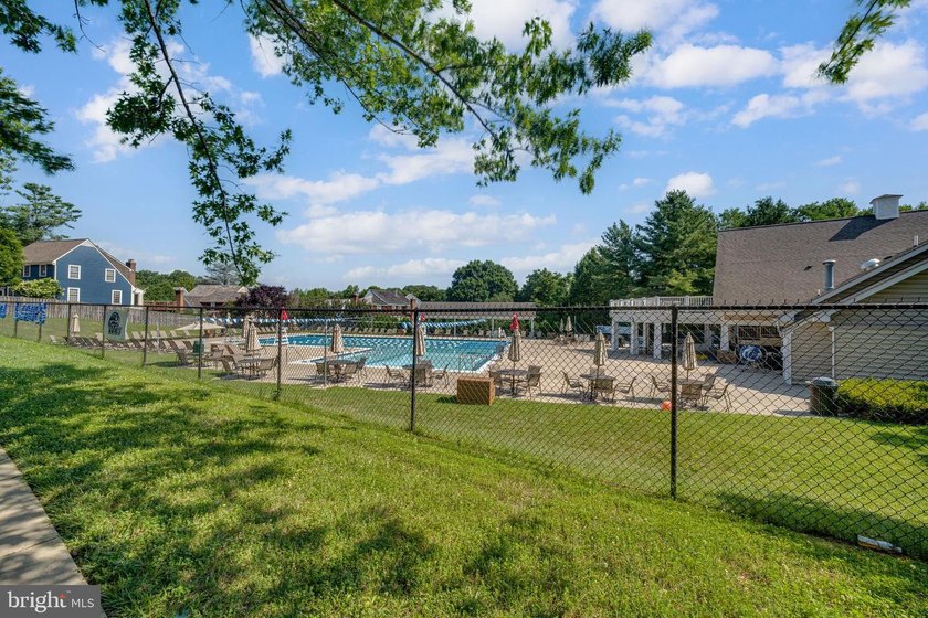 Rarely available 2-bedroom, 1-bath, one-level condo in the - photo 17